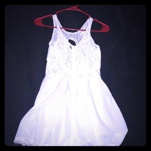 A loose white timber